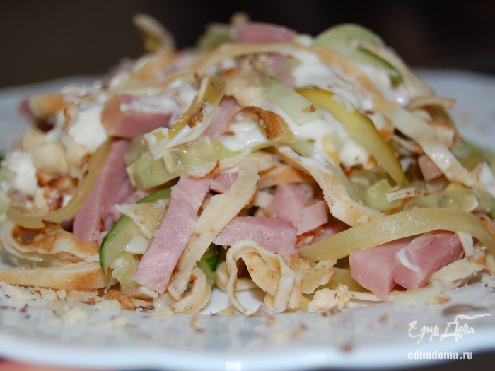 Салат с блинчиками и кукурузой рецепт и колбасой Салат с блинчиками и кукурузой рецепт и колбасой