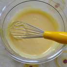 Желтки взбить с сахаром до посветления желтков и растворения сахара (3 ст. л. оставить для посыпки пирога). 