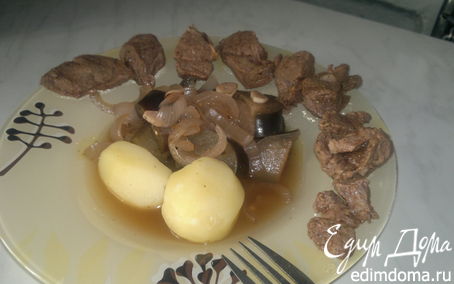 Рецепт Бараний окорок + отварной картофель и тушеный с луком баклажан