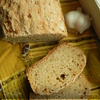 Хлеб ржано-пшеничный с томатом и чесноком