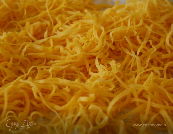 Рецепт: Лапша на яичных желтках - Домашняя лапша на яичных желтках, как основа вкусного блюда
