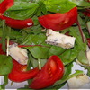 Салат с руколой,базиликом,помидорами и голубым сыром.