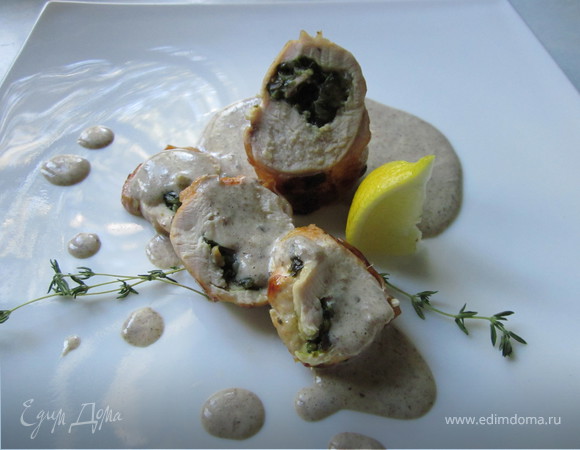 Рулеты из куриных грудок со шпинатной начинкой и грибным соусом (обед во французском стиле № 2)