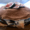 Шоколадный блинный пирог с инжиром и двумя видами крема