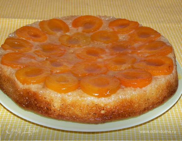 Пирог с кукурузной мукой и абрикосами