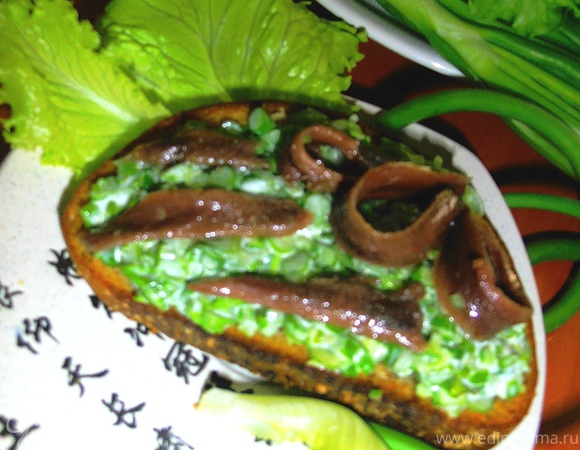 "Зеленый" бутерброд с анчоусами