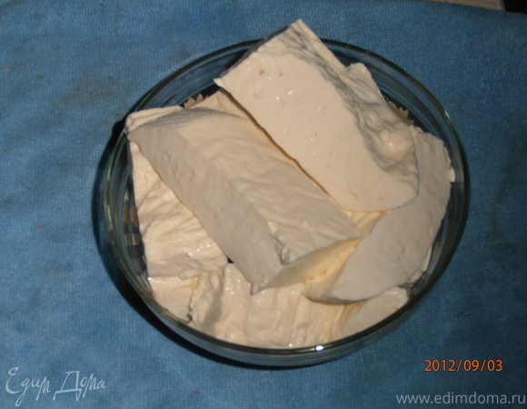 2. Сыр из козьего молока с орегано и чесноком