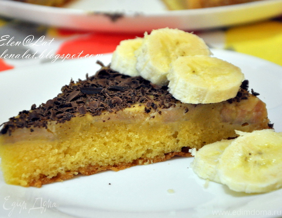 Пирог с бананами и сливочно-карамельным соусом и шоколадом