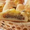 Пирожки из творожного теста с мясом и картошкой