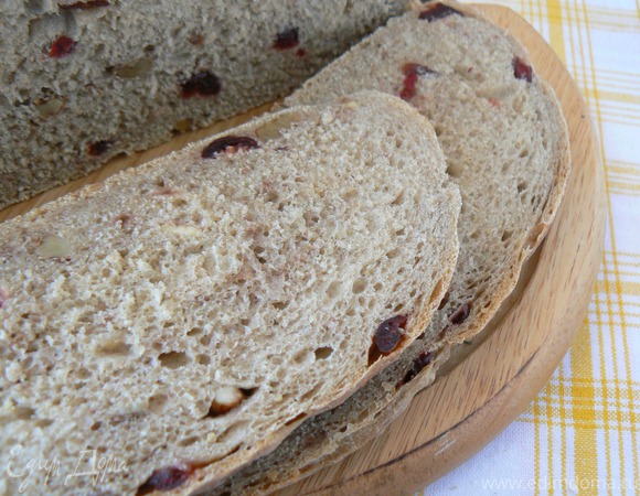Ржаной хлеб с клюквой и грецким орехом