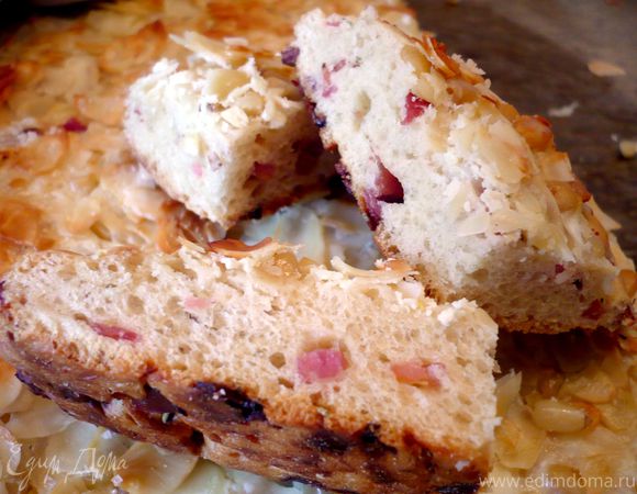 Сливочный пирог с беконом и кедровыми орехами «Есть в графском парке...»