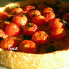 Пирог с карамелизированным чесноком и помидорами черри