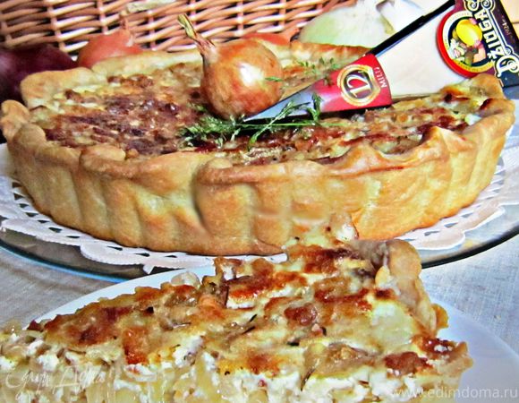 Луковый пирог со шпиком и сыром Джюгас