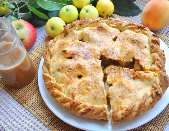 Осенний яблочный пирог с домашней карамелью