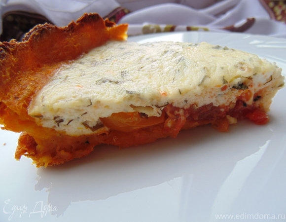 Открытый пирог с томатами на тыквенно-морковном тесте