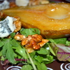 Салат с карамелизованной грушей и сыром рокфор