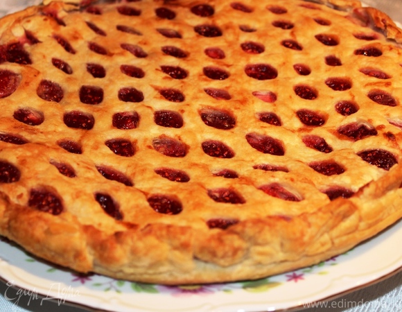 Пирог с замороженными ягодами — рецепт с видео