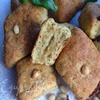 Печенье с кедровыми орешками, пармезаном и базиликом