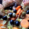 Куриные бёдра с овощами и соусом