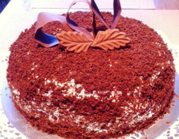 Шоколадный торт с маракуйей и безе