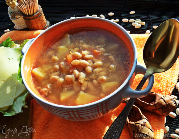 Постный суп с фасолью и овощами