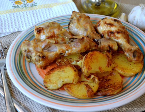 Рецепт куриных голеней с картофелем и томатами | Меню недели