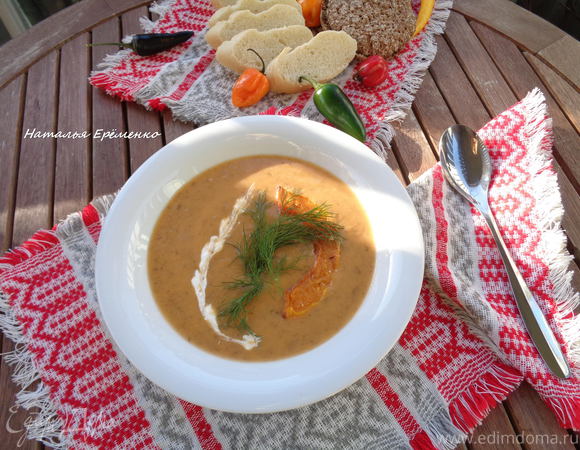 Тыквенный суп-пюре с грибами и перцем чили