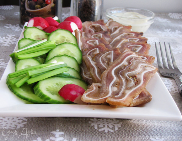 Тёплый салат из свиных ушек – Классический рецепт с фото для приготовления дома