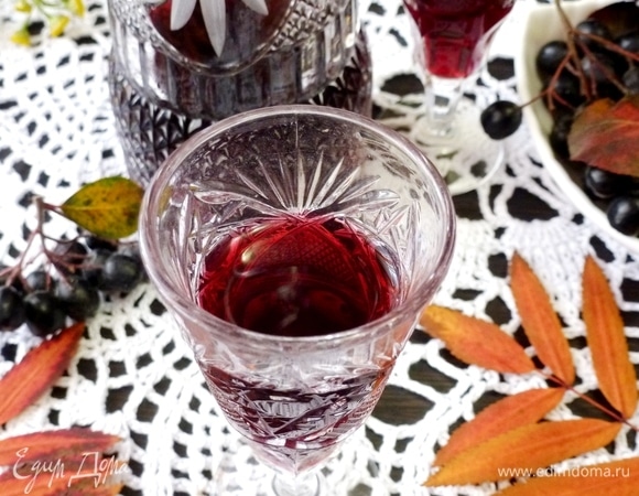 Домашнее вино из яблок и черноплодной рябины (аронии)