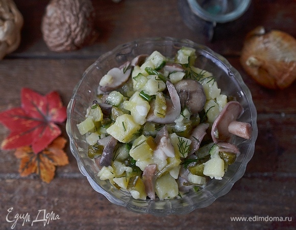 🍲 Как приготовить грибной салат с маринованными маслятами, гов�ядиной и картофелем? Рецепт с фото!