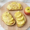 Бутерброды на завтрак с яблоком, сыром и орехами