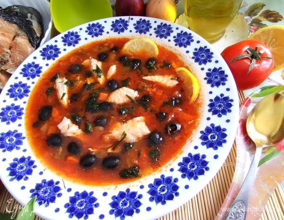 Суп солянка сборная с мясом, грибами, колбасой и картошкой