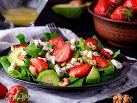 Салаты из первых весенних овощей, ягод и зелени: 10 простых рецептов от «Едим Дома»