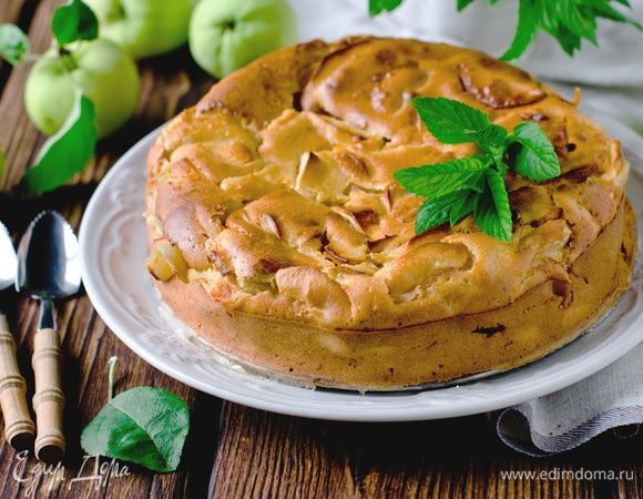 Шарлотка с яблоками в духовке: лучший рецепт и секреты приготовления