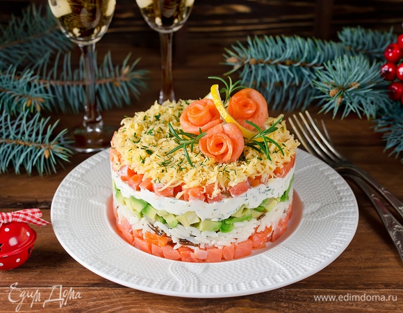 Освежаем чувства: 5 необычных слоеных салатов на новогодний стол