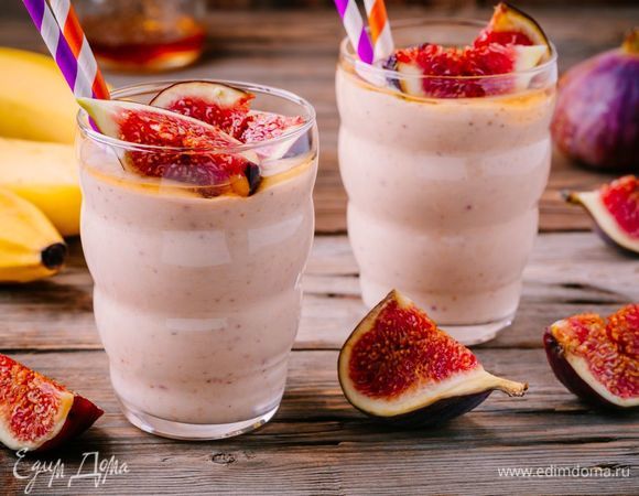 Молочный коктейль с замороженными ягодами
