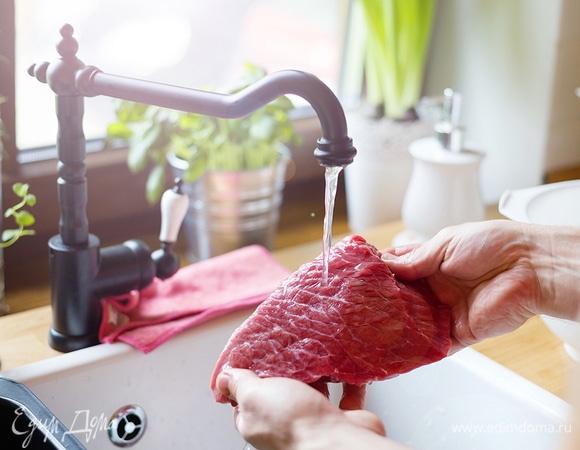 Вопрос недели: нужно ли мыть сырое мясо?