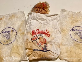 Мужчина нашел в стене дома хранившуюся 60 лет еду из «Макдоналдса»