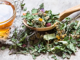 Врач назвала 5 самых полезных травяных чаев: как они влияют на здоровье?
