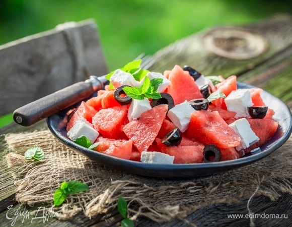 С чем вкусно есть арбуз — найдены необычные сочетания для закусок на каждый день