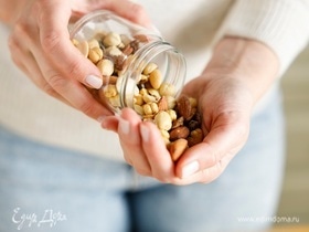Поможет похудеть и «разгладит» морщины: назван самый полезный для женщин орех