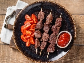 Взрыв вкуса: как создать идеальный соус к шашлыку своими руками