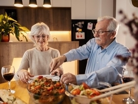Секрет здоровья — не в таблетках, а в тарелке: 3 диеты, которые продлевают жизнь
