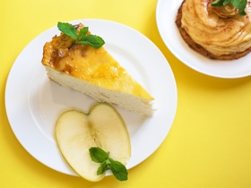 Забудьте все, что знали о шарлотке: в сети "всплыл" советский рецепт-обманка, который запросто превзойдет классический Забудьте все, что знали о шарлотке: в сети "всплыл" советский рецепт-обманка, который запросто превзойдет классический