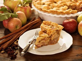 Как сделать выпечку с яблоками еще вкуснее, что приготовить из почерневших бананов — и другие кулинарные лайфхаки от кондитера