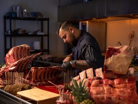 Сырое мясо — это не страшно: шеф-мясник рассказал о безопасности и приготовлении Сырое мясо — это не страшно: шеф-мясник рассказал о безопасности и приготовлении