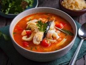 Вкус моря: 6 супов с рыбой и морепродуктами от шеф-поваров