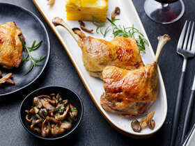 Шеф-повар рассказал, как приготовить идеальные утиные ножки конфи