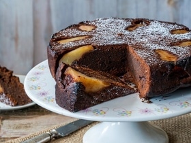 Не с яблоками, а с грушами: нашли рецепт "заменителя шарлотки" без грамма муки Не с яблоками, а с грушами: нашли рецепт "заменителя шарлотки" без грамма муки