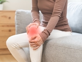 "Напрямую влияет на болезненность": теледоктор перечислила шаги первой "скорой помощи" для ноющих суставов после 50 лет